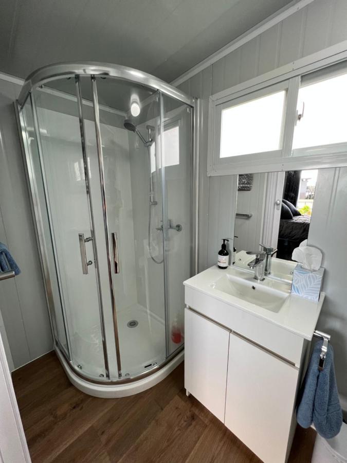 Raglan Seaview Cabin Esterno foto